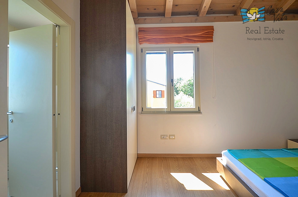 ISTRA, NOVIGRAD - Čudovita in prostorna hiša s bazenom 3 km od morja!