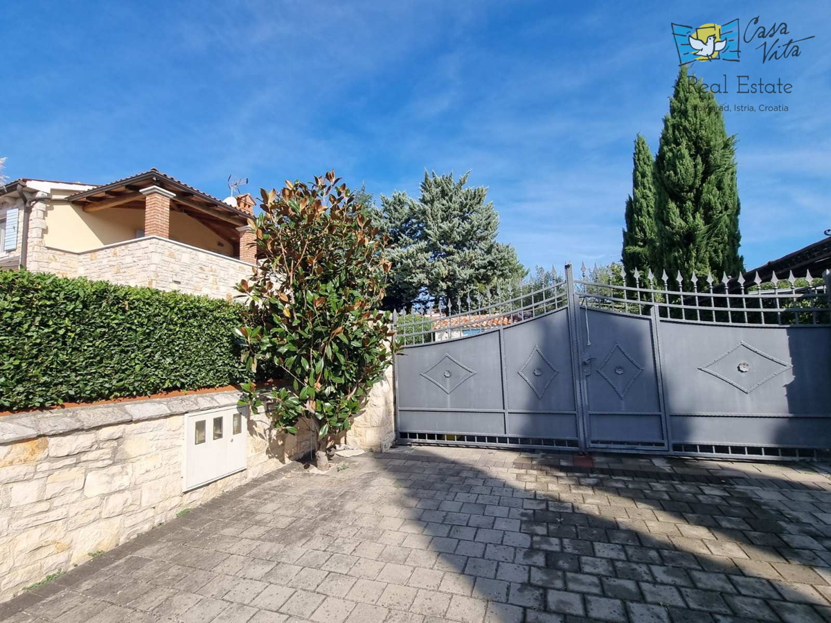 ISTRA, Poreč - Čudovita dvojna hiša 1000 m od morja!