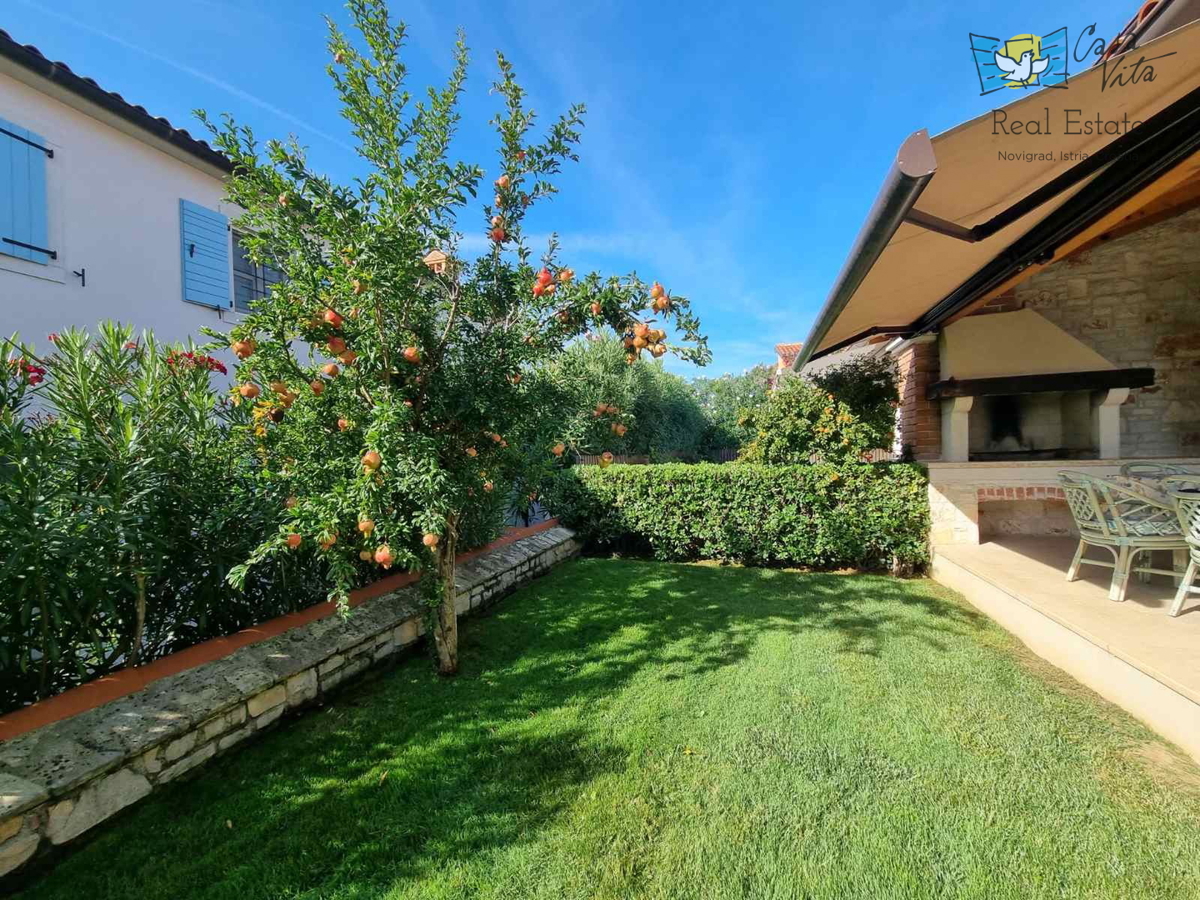 ISTRA, Poreč - Čudovita dvojna hiša 1000 m od morja!