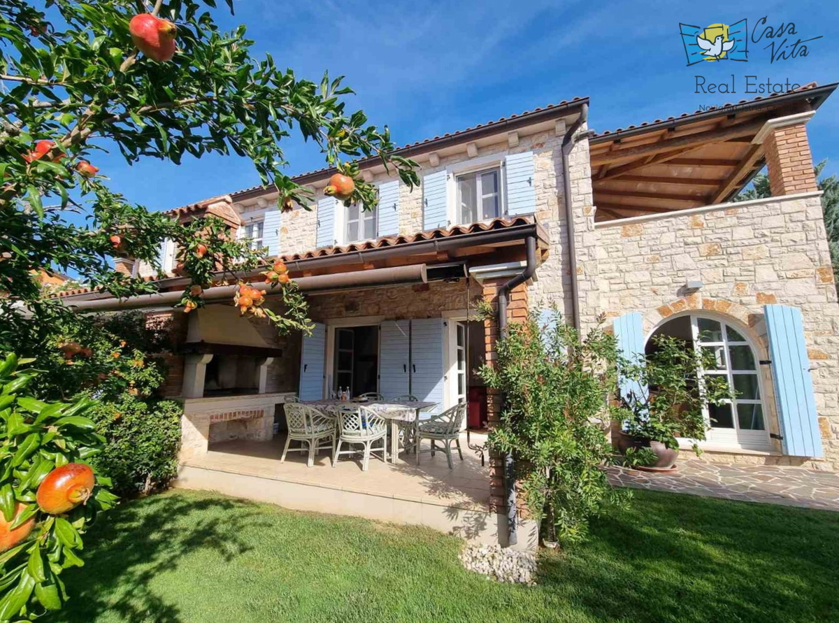 ISTRA, Poreč - Čudovita dvojna hiša 1000 m od morja!