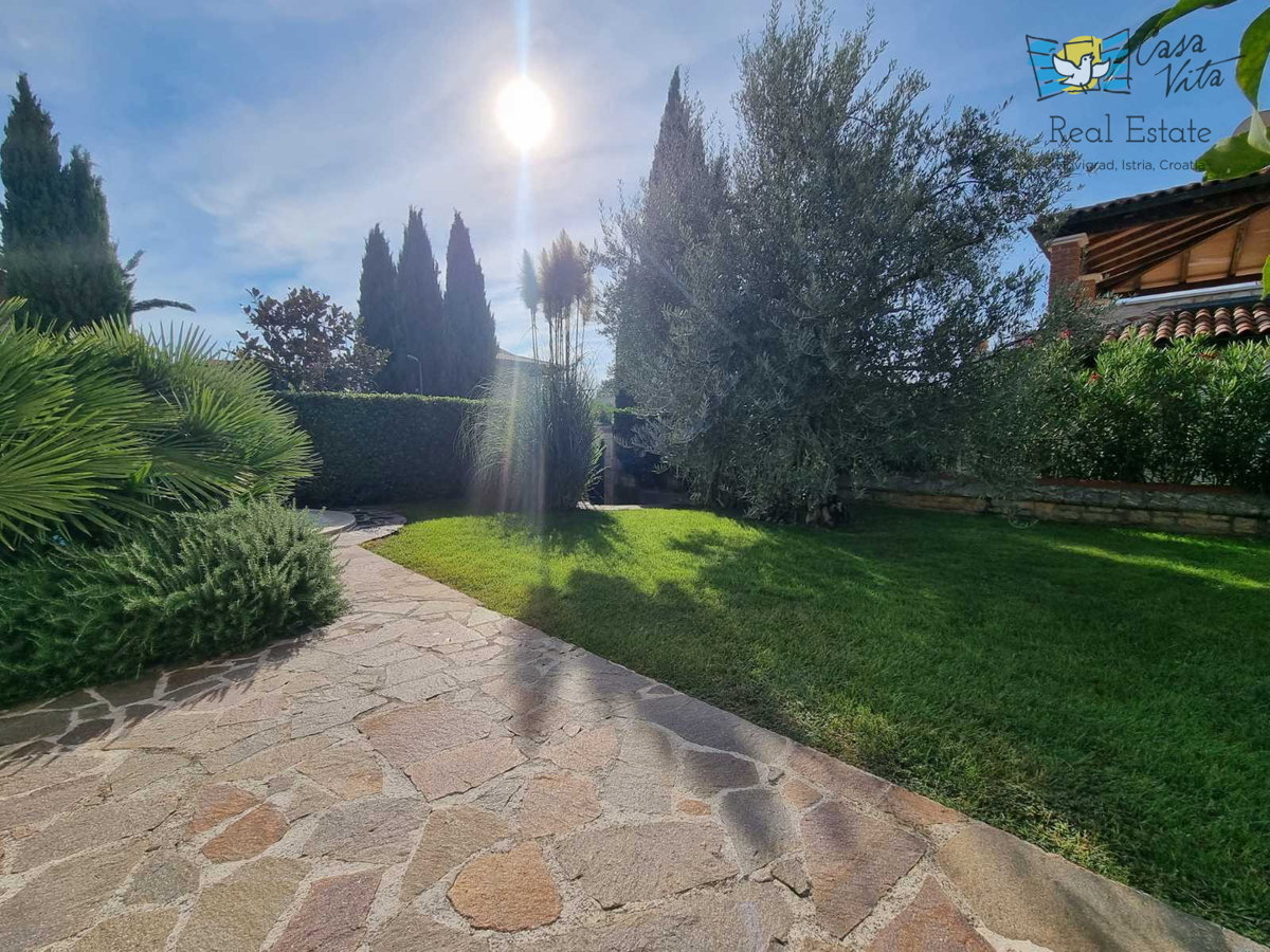 ISTRA, Poreč - Čudovita dvojna hiša 1000 m od morja!