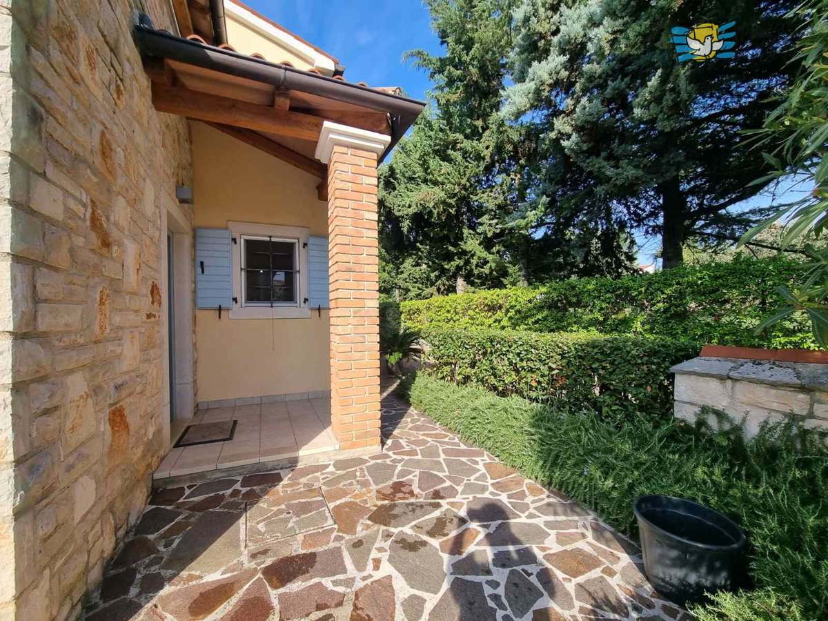 ISTRA, Poreč - Čudovita dvojna hiša 1000 m od morja!