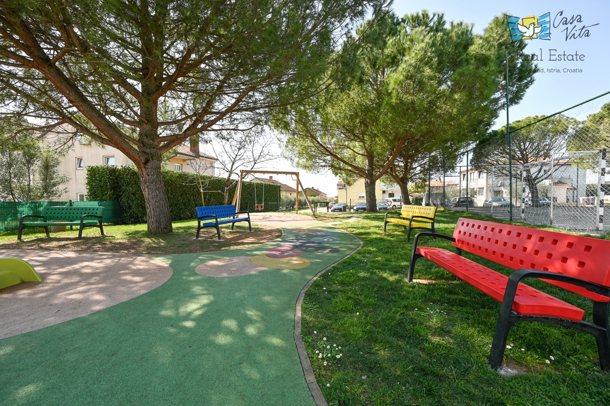 ISTRA, NOVIGRAD - vrstna stanovanjska enota z dvema stanovanjema in garažo