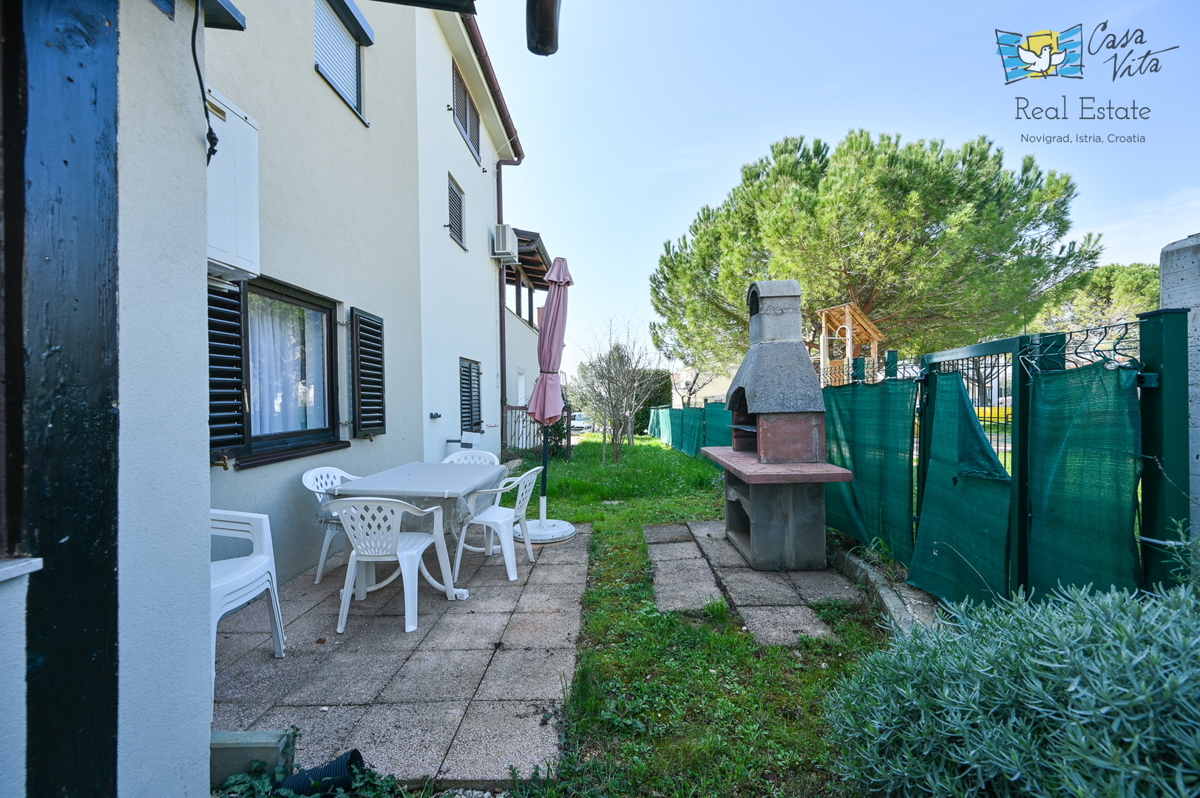 ISTRA, NOVIGRAD - vrstna stanovanjska enota z dvema stanovanjema in garažo