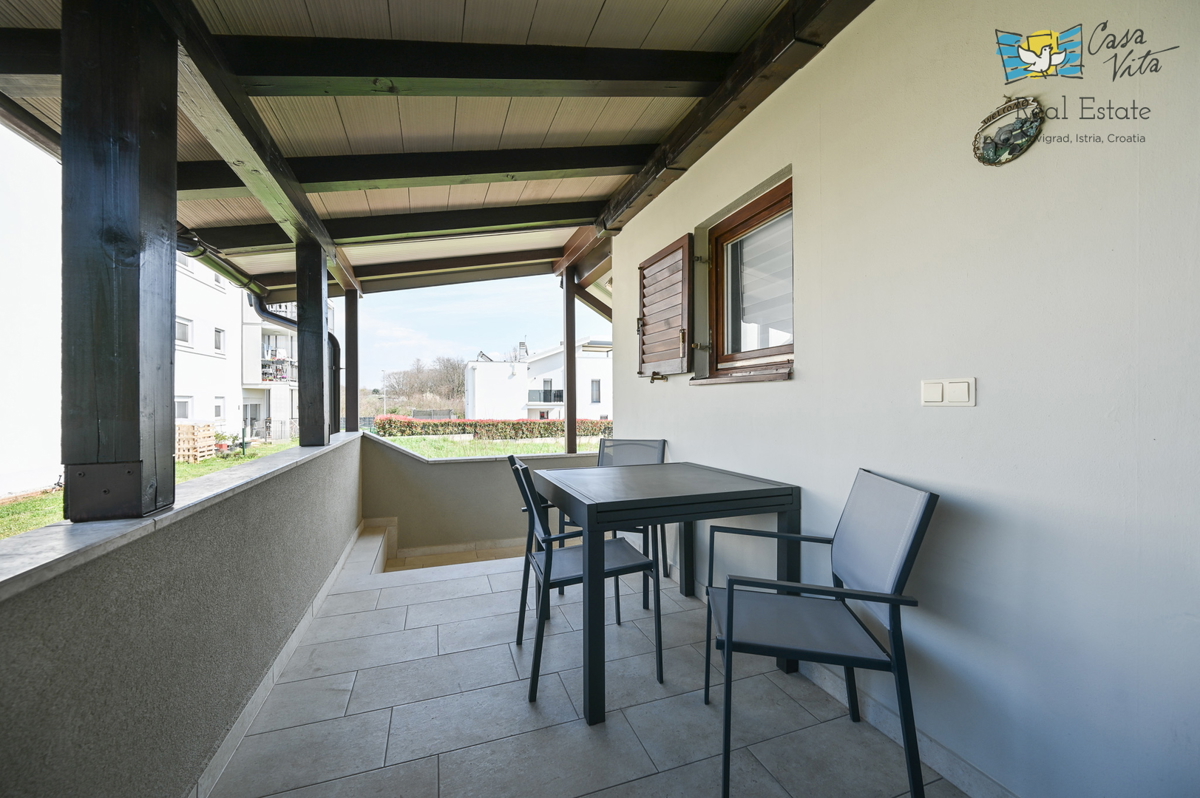 ISTRA, NOVIGRAD - vrstna stanovanjska enota z dvema stanovanjema in garažo