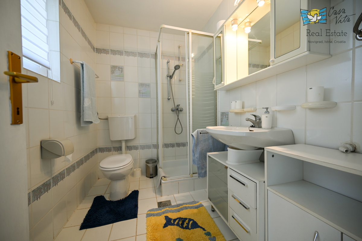 ISTRA, NOVIGRAD - vrstna stanovanjska enota z dvema stanovanjema in garažo