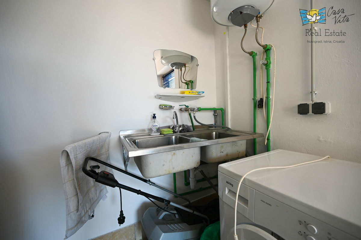 ISTRA, NOVIGRAD - vrstna stanovanjska enota z dvema stanovanjema in garažo