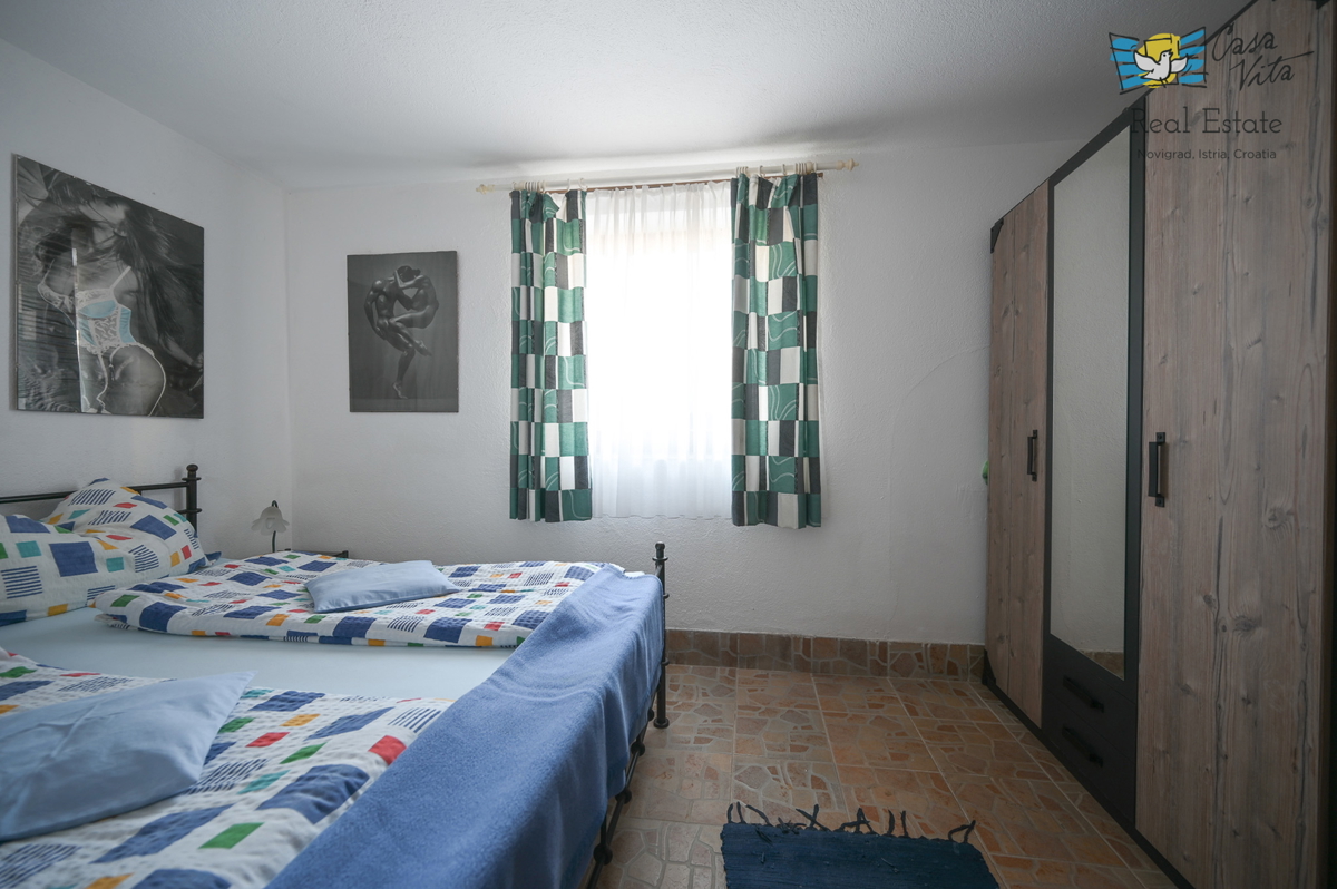 ISTRA, NOVIGRAD - vrstna stanovanjska enota z dvema stanovanjema in garažo