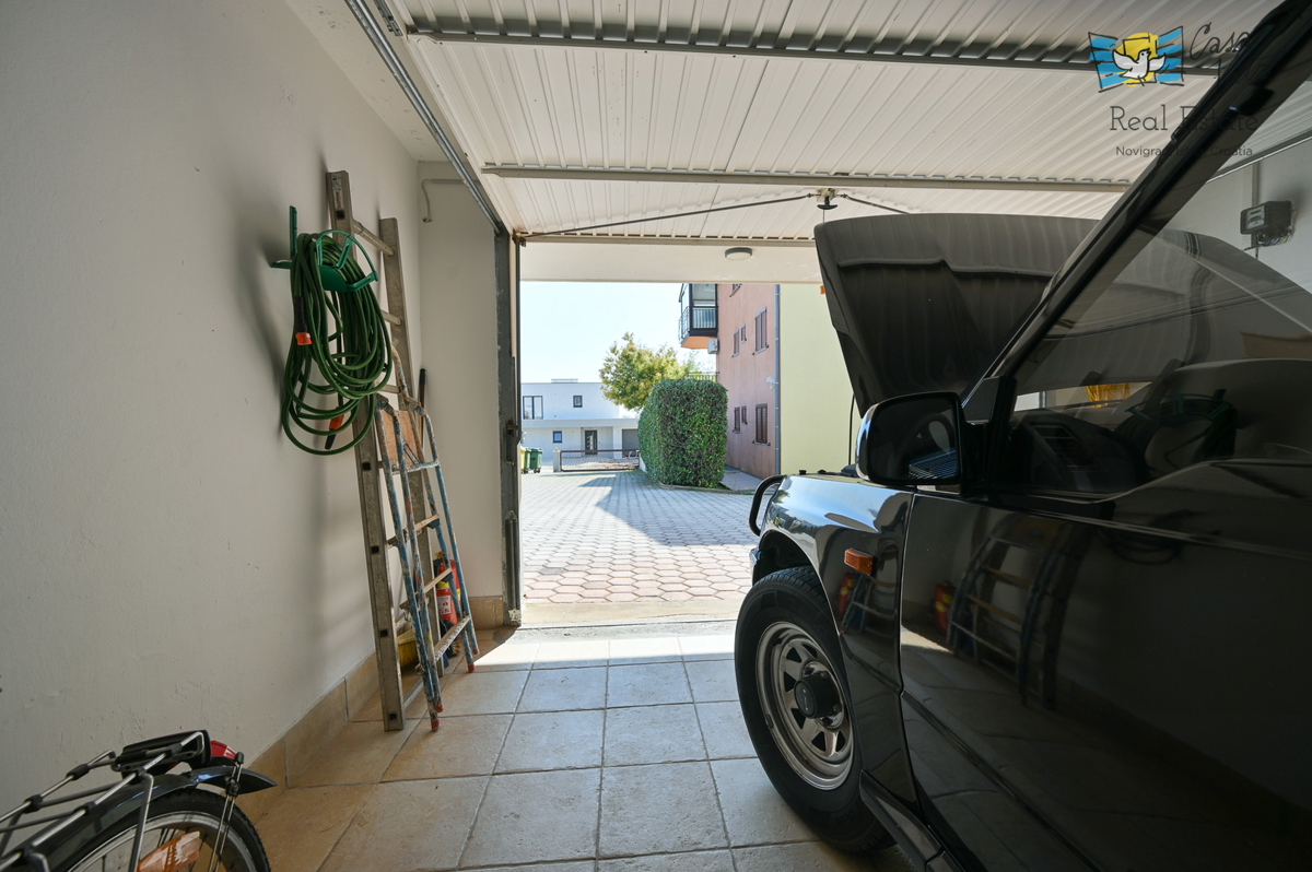 ISTRA, NOVIGRAD - vrstna stanovanjska enota z dvema stanovanjema in garažo