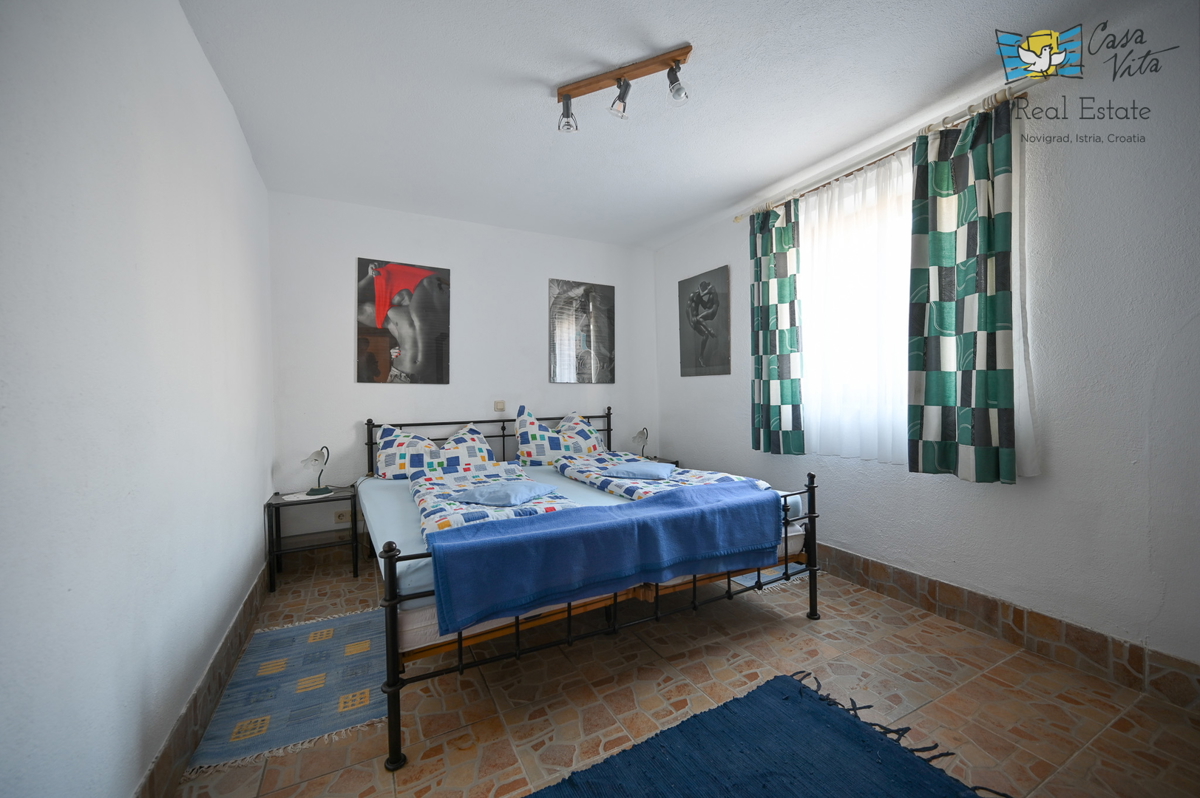 ISTRA, NOVIGRAD - vrstna stanovanjska enota z dvema stanovanjema in garažo