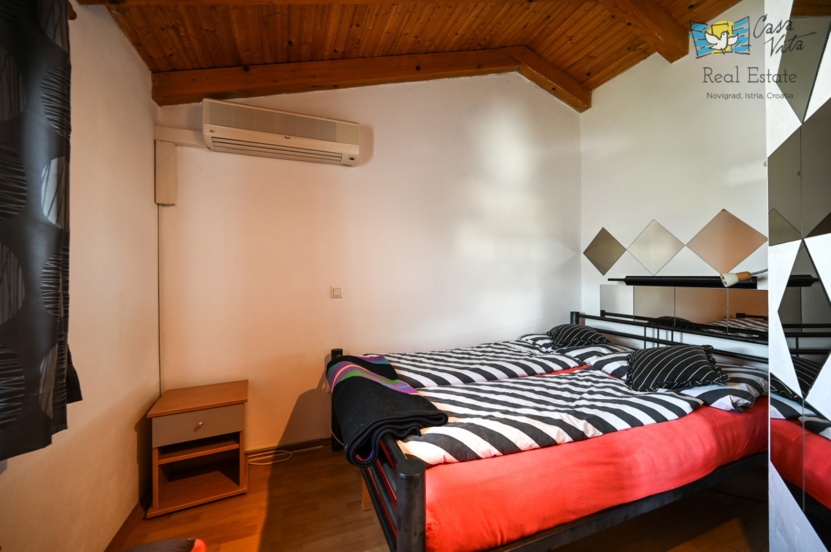 ISTRA, NOVIGRAD - vrstna stanovanjska enota z dvema stanovanjema in garažo