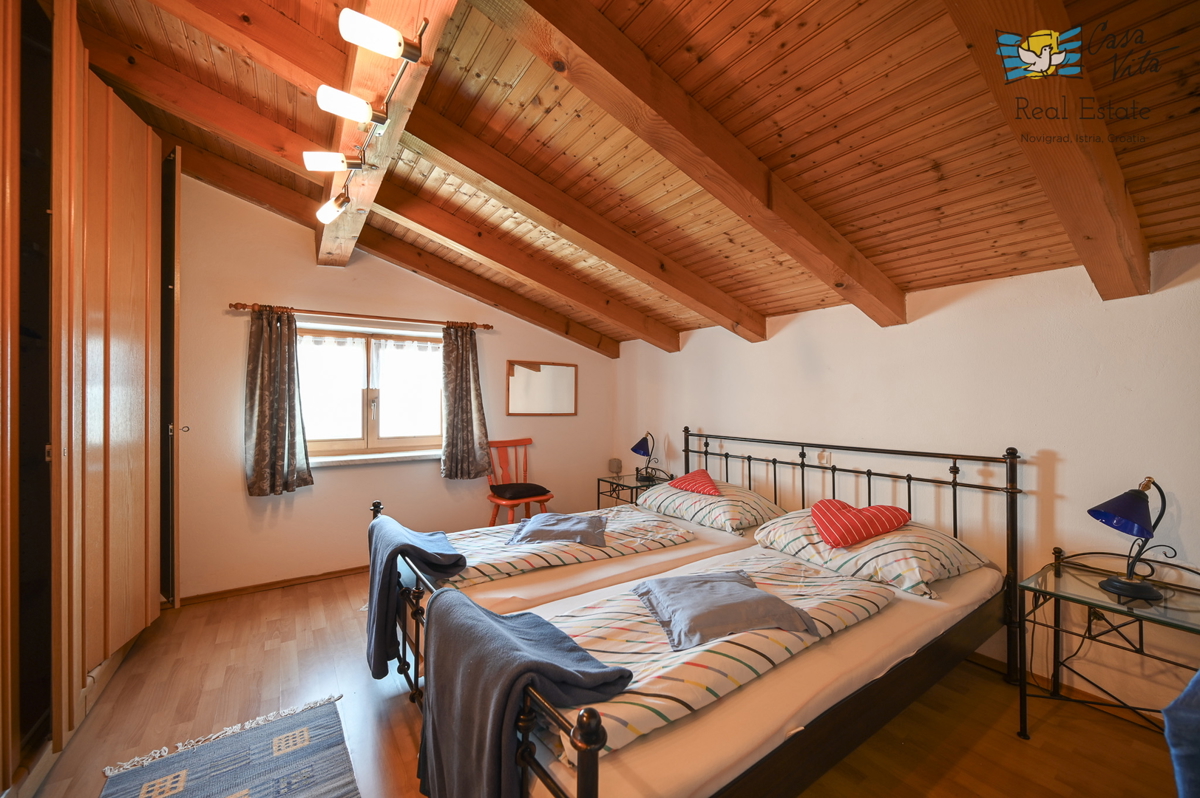 ISTRA, NOVIGRAD - vrstna stanovanjska enota z dvema stanovanjema in garažo