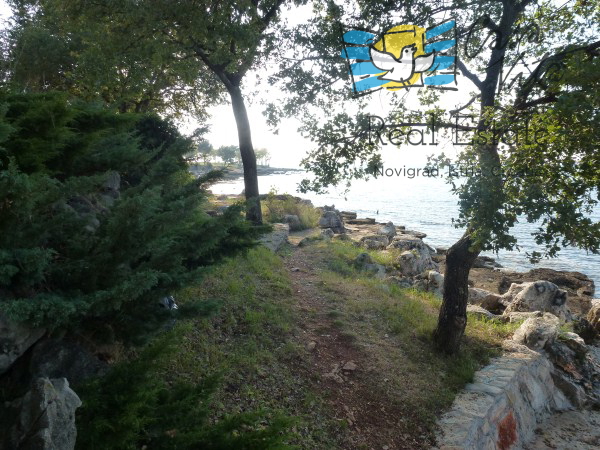 Exclusive villa 1st row from the sea.