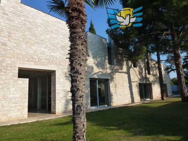 Exclusive villa 1st row from the sea.