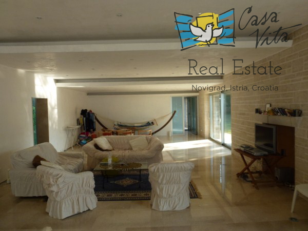 Exclusive villa 1st row from the sea.