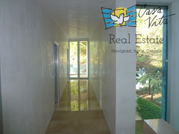 Exclusive villa 1st row from the sea.