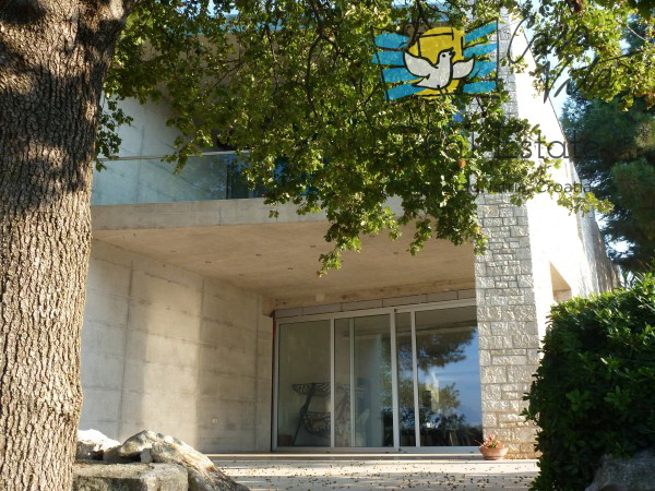 Exclusive villa 1st row from the sea.