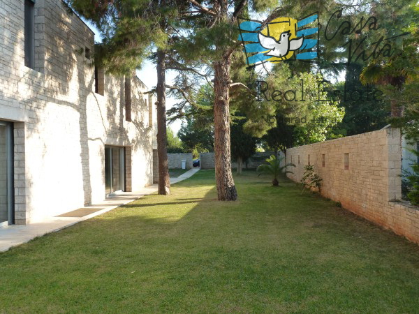 Exclusive villa 1st row from the sea.