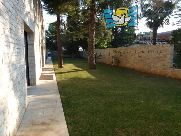 Exclusive villa 1st row from the sea.