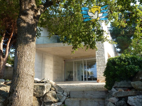 Exclusive villa 1st row from the sea.