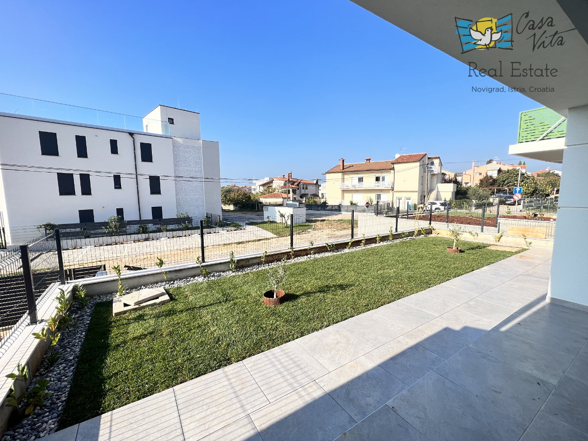 Lepo in prostorno stanovanje v pritličju novejše stavbe - Novigrad!