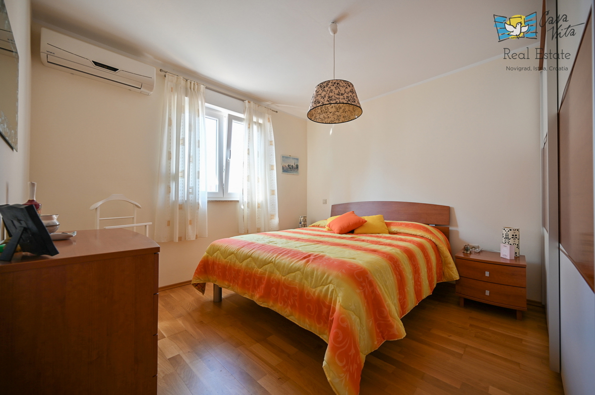 ISTRA, NOVIGRAD - Stanovanje z dvema spalnicama in lepim pogledom na morje!