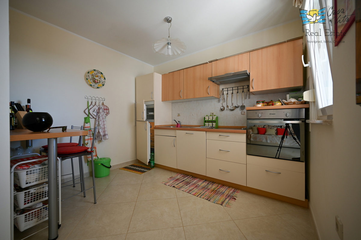 ISTRA, NOVIGRAD - Stanovanje z dvema spalnicama in lepim pogledom na morje!