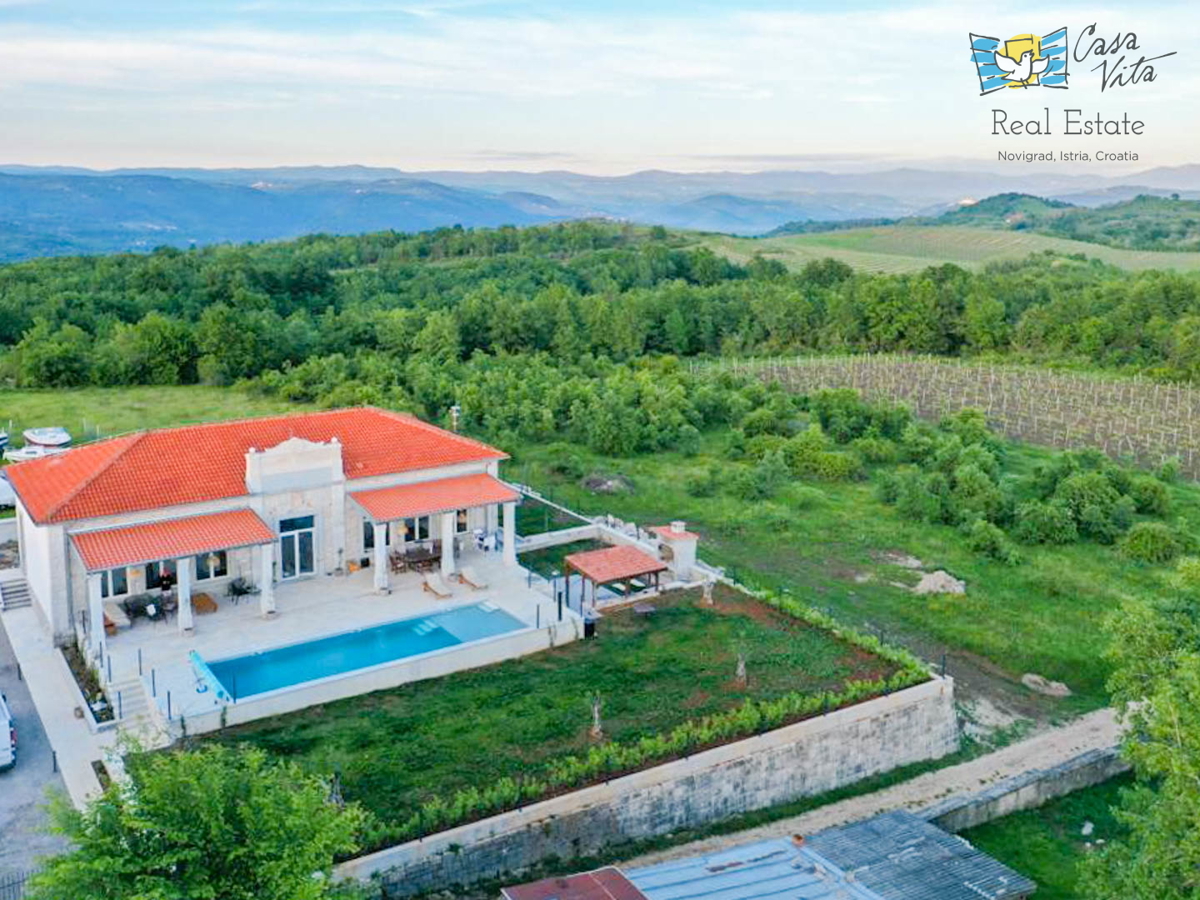 Vila edinstvene arhitekture na čudoviti lokaciji - 12 km od Poreča!