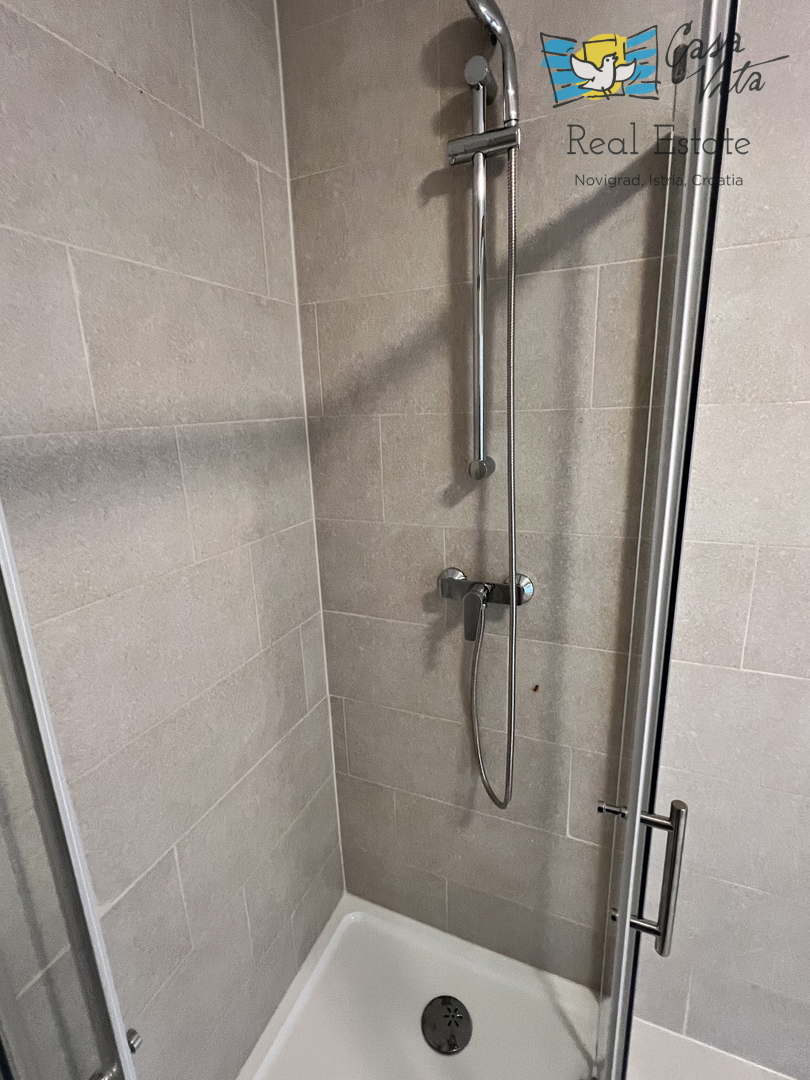 Lep in prostoren apartma s pogledom na morje - Novigrad!