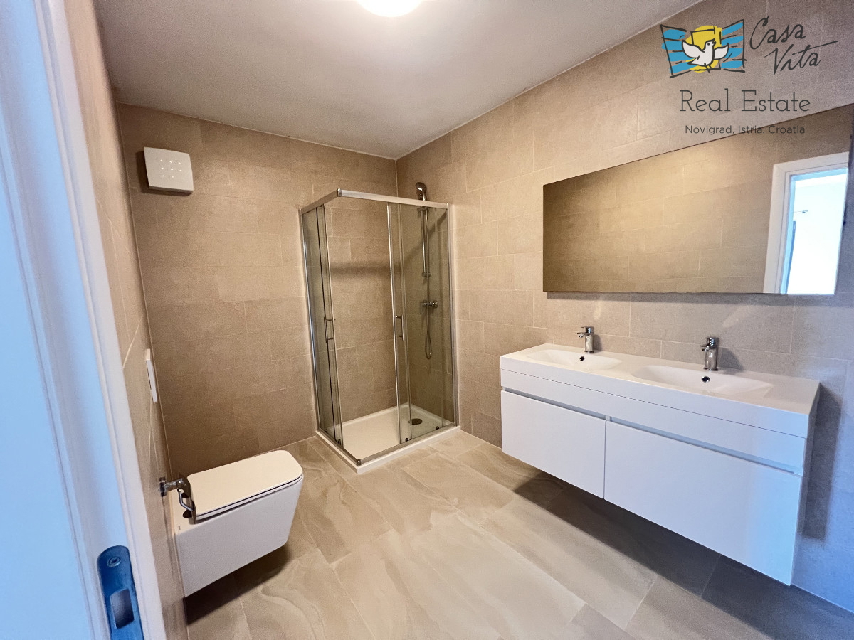 Lep in prostoren apartma s pogledom na morje - Novigrad!