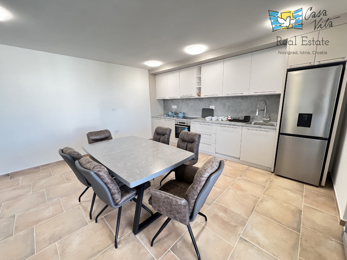 Lep in prostoren apartma s pogledom na morje - Novigrad!