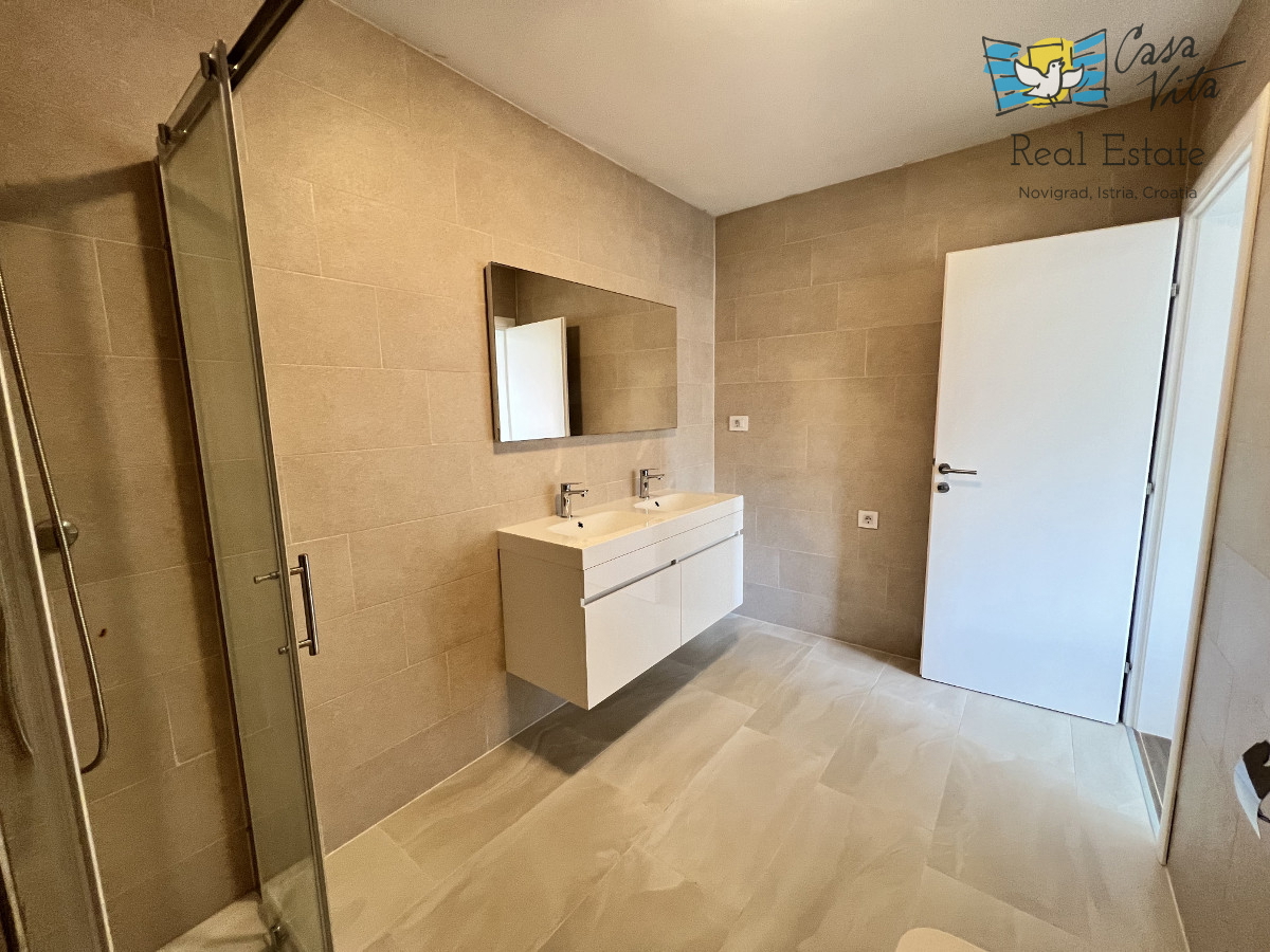 Lep in prostoren apartma s pogledom na morje - Novigrad!