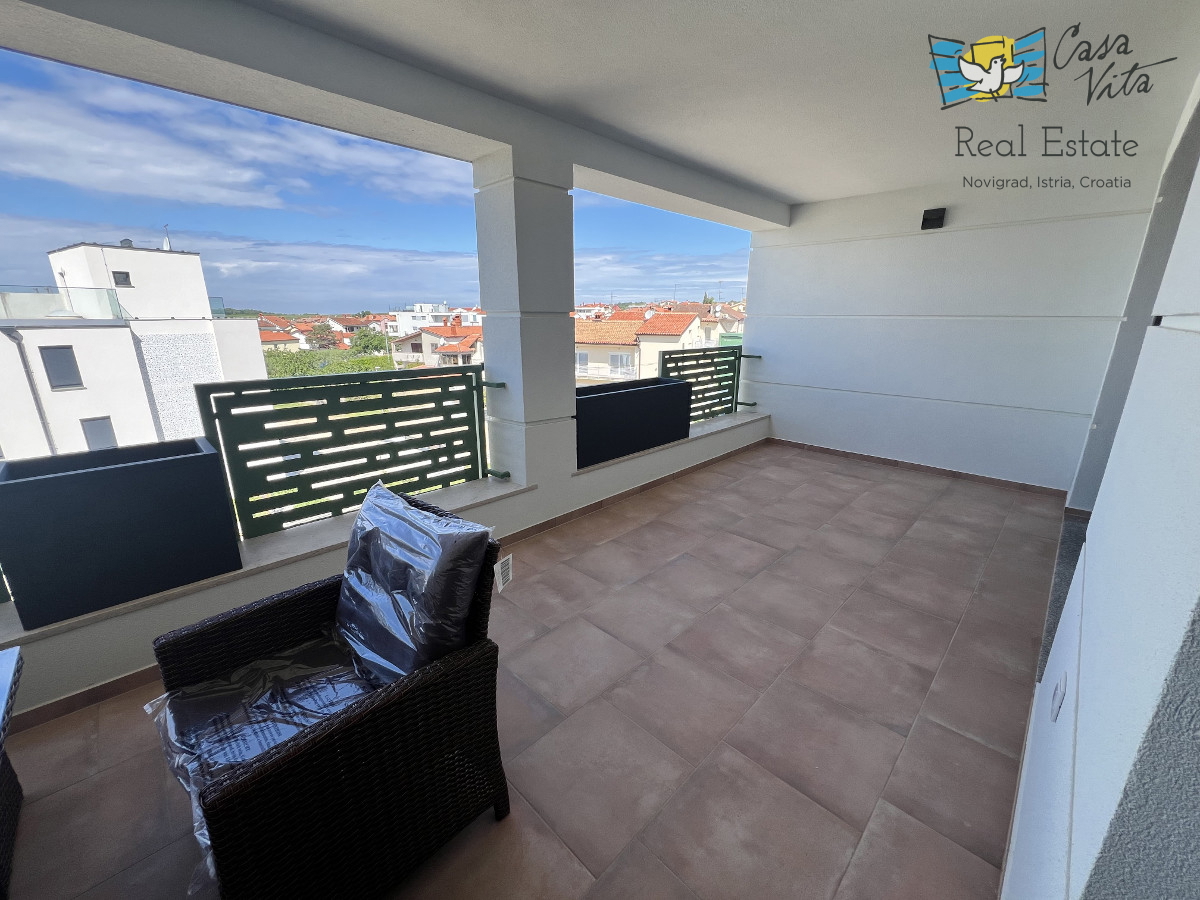 Lep in prostoren apartma s pogledom na morje - Novigrad!
