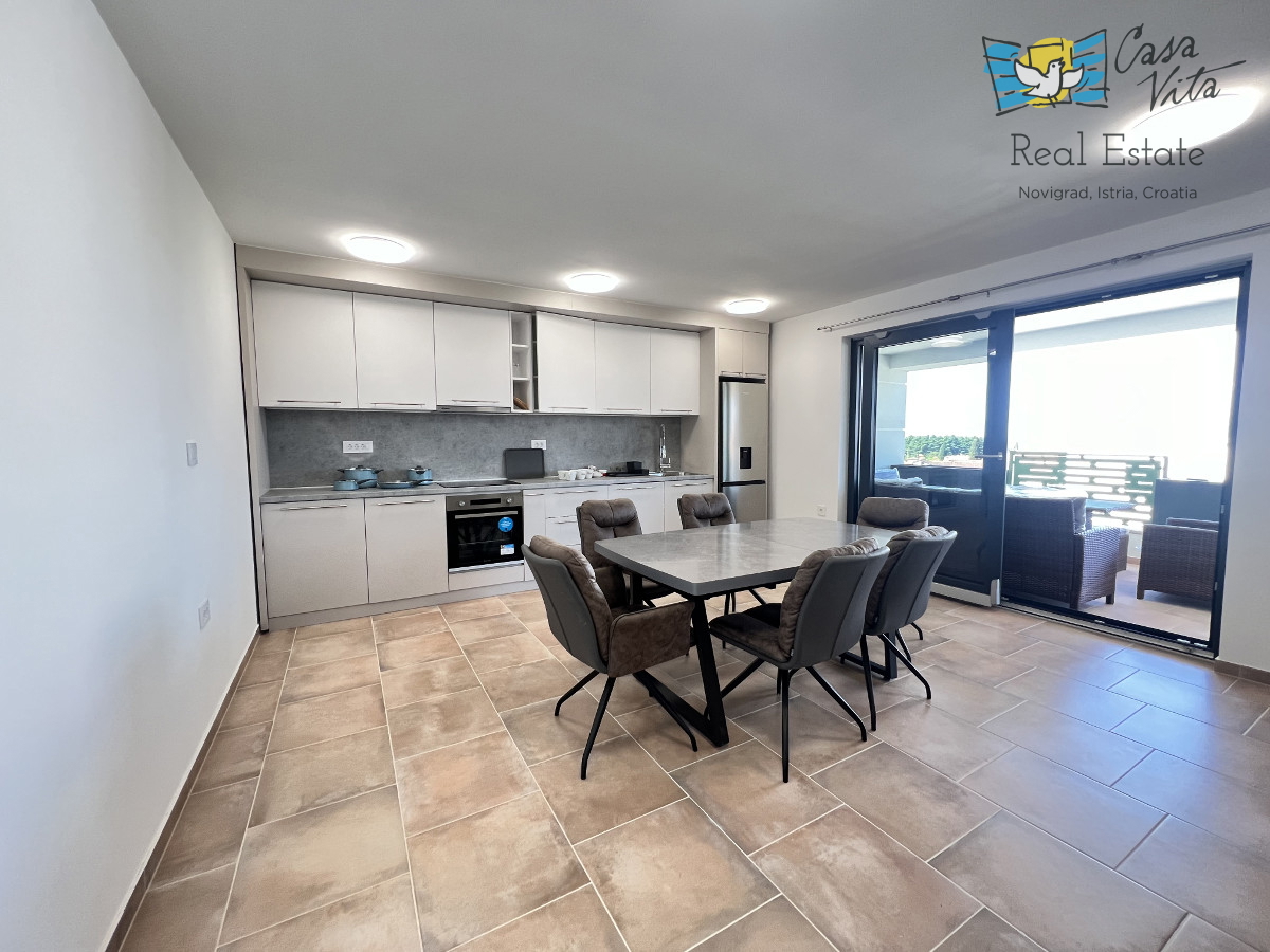 Lep in prostoren apartma s pogledom na morje - Novigrad!