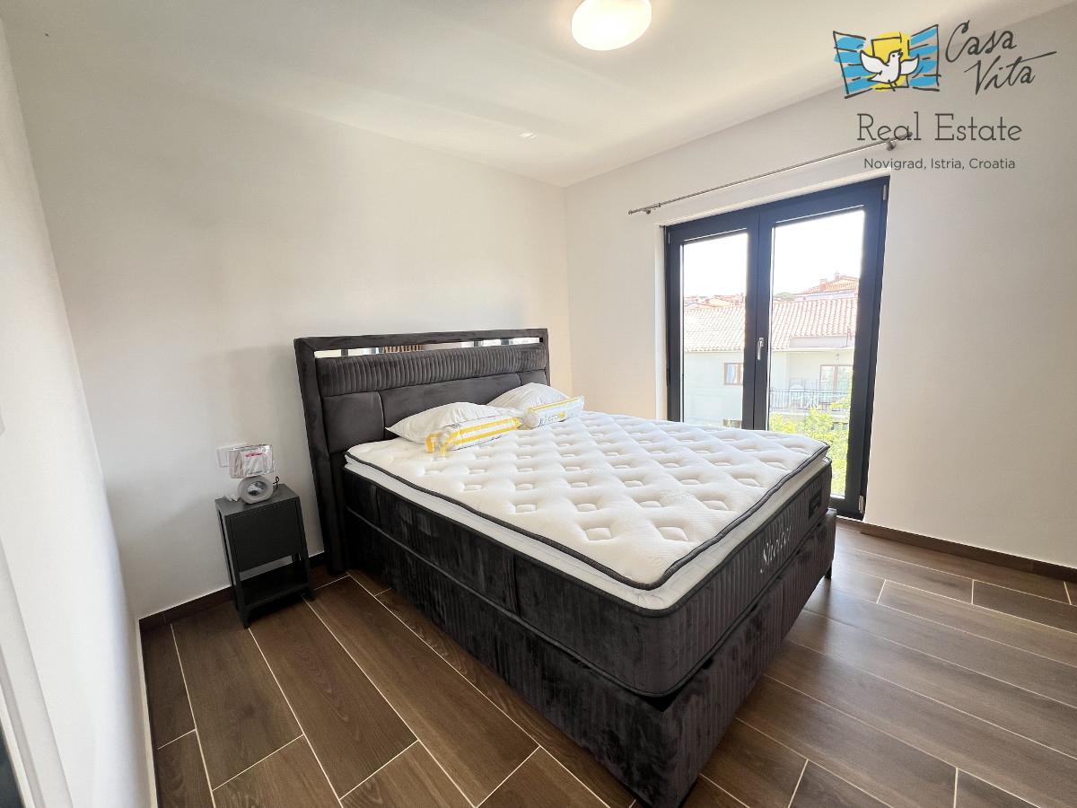 Lep in prostoren apartma s pogledom na morje - Novigrad!