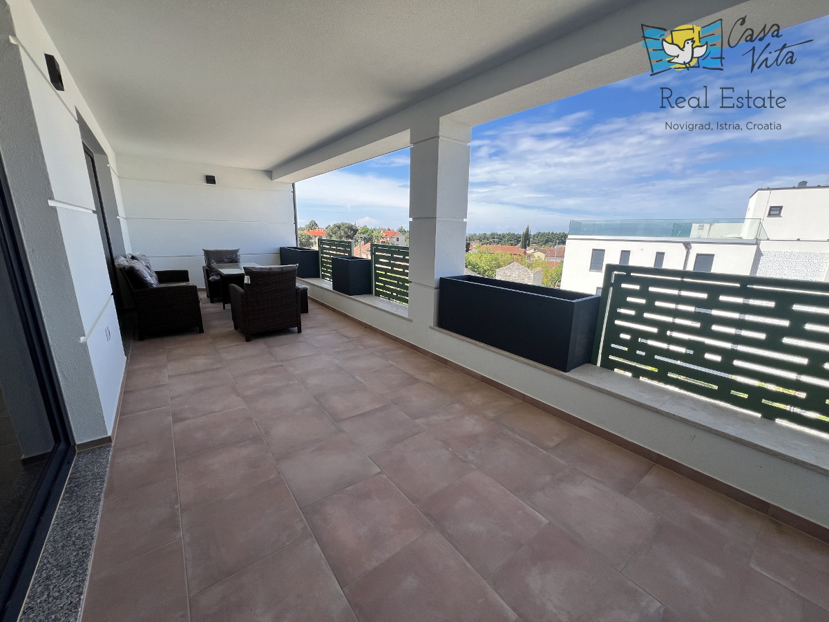 Lep in prostoren apartma s pogledom na morje - Novigrad!