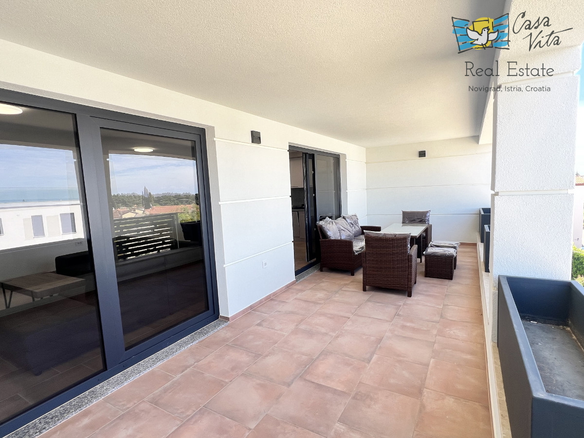 Lep in prostoren apartma s pogledom na morje - Novigrad!