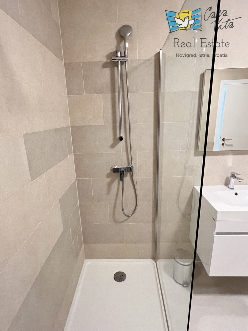 Lep in prostoren apartma s pogledom na morje - Novigrad!