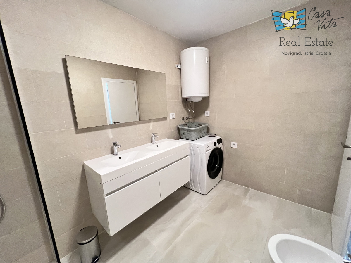 Lep in prostoren apartma s pogledom na morje - Novigrad!