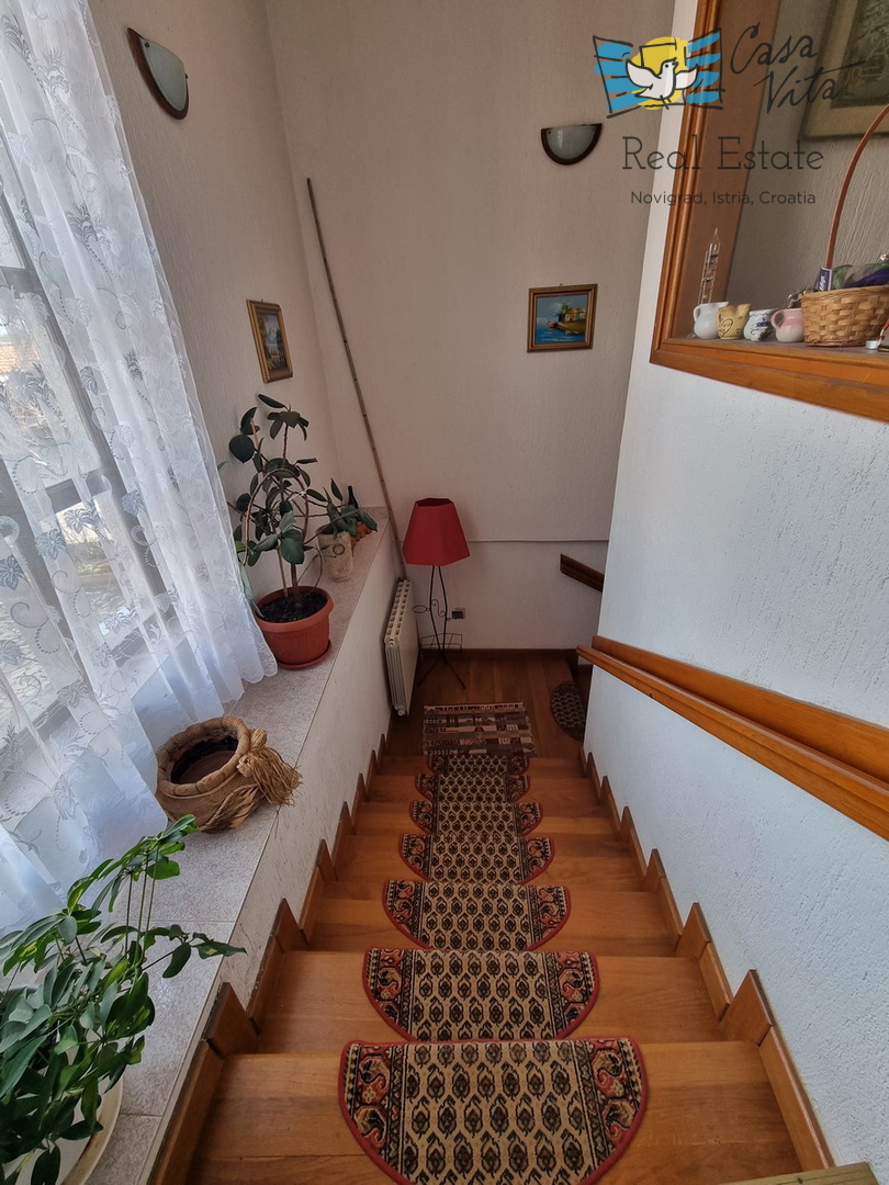 KAŠTELIR!!! Kamnita hiša s tremi stanovanjskimi enotami, 7 km od morja