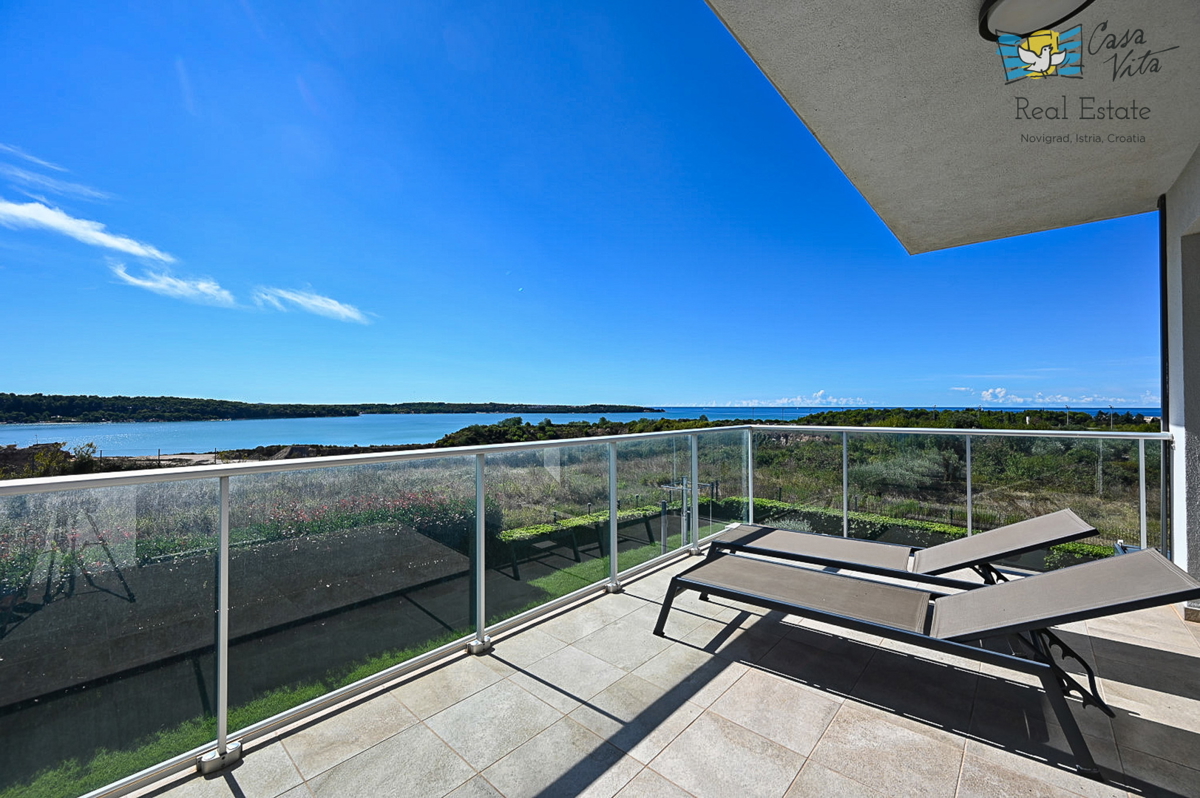 Čudovita hiša s panoramskim pogledom na morje in mesto Novigrad - 500m od morja!