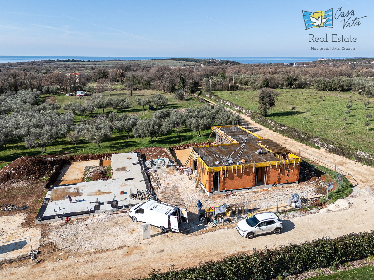 ISTRA, POREČ - Moderna kuća v izgradnji 1000 m od morja!