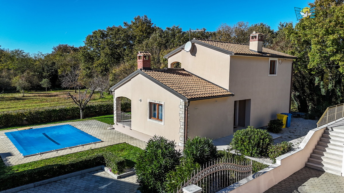 Istra, Poreč - Samostojna hiša 12 km od morja in centra mesta Poreč!