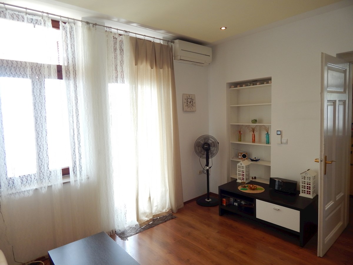 OPATIJA, apartma s teraso, 50 m od morja