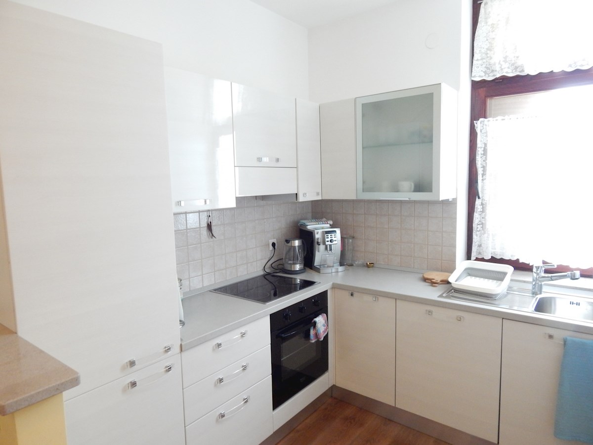 OPATIJA, apartma s teraso, 50 m od morja