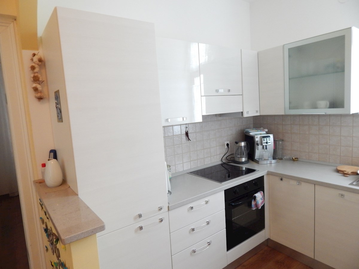 OPATIJA, apartma s teraso, 50 m od morja