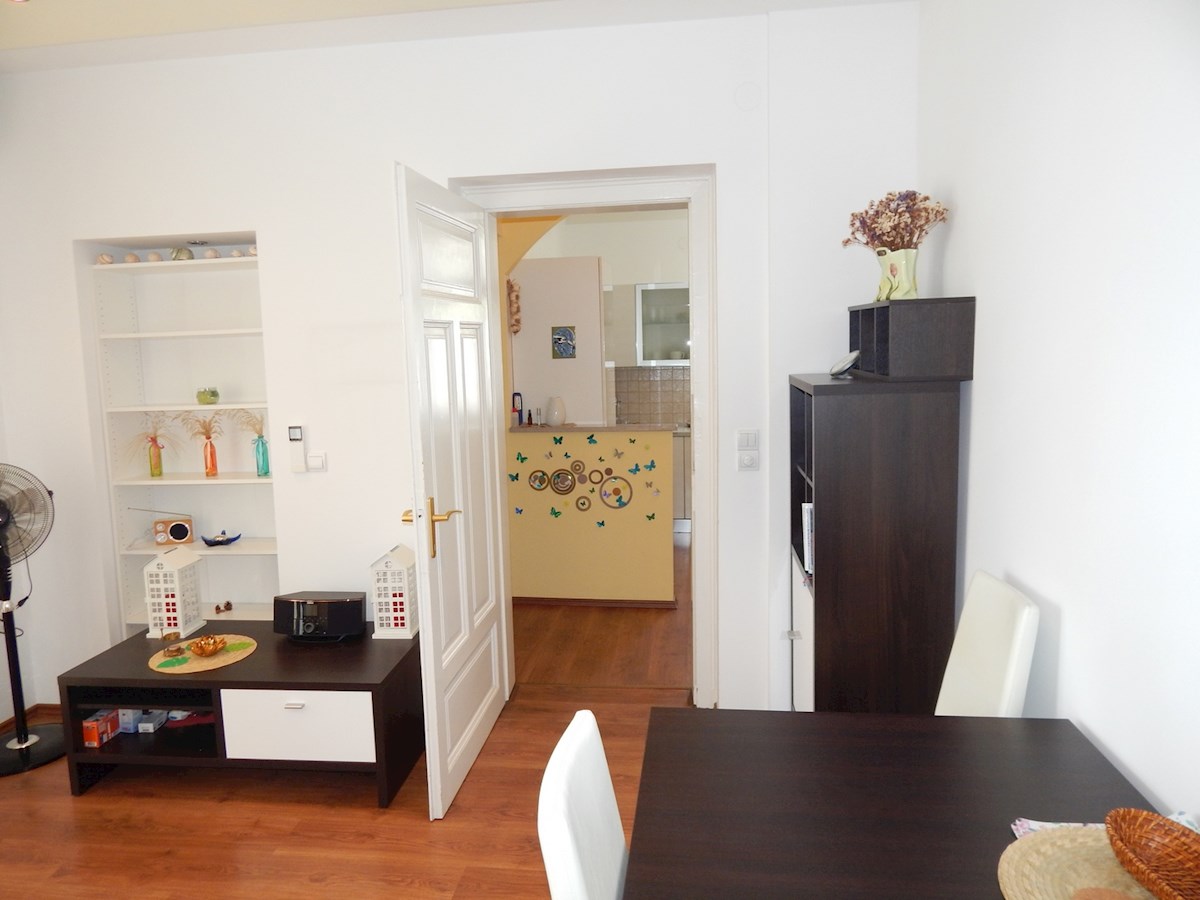 OPATIJA, apartma s teraso, 50 m od morja