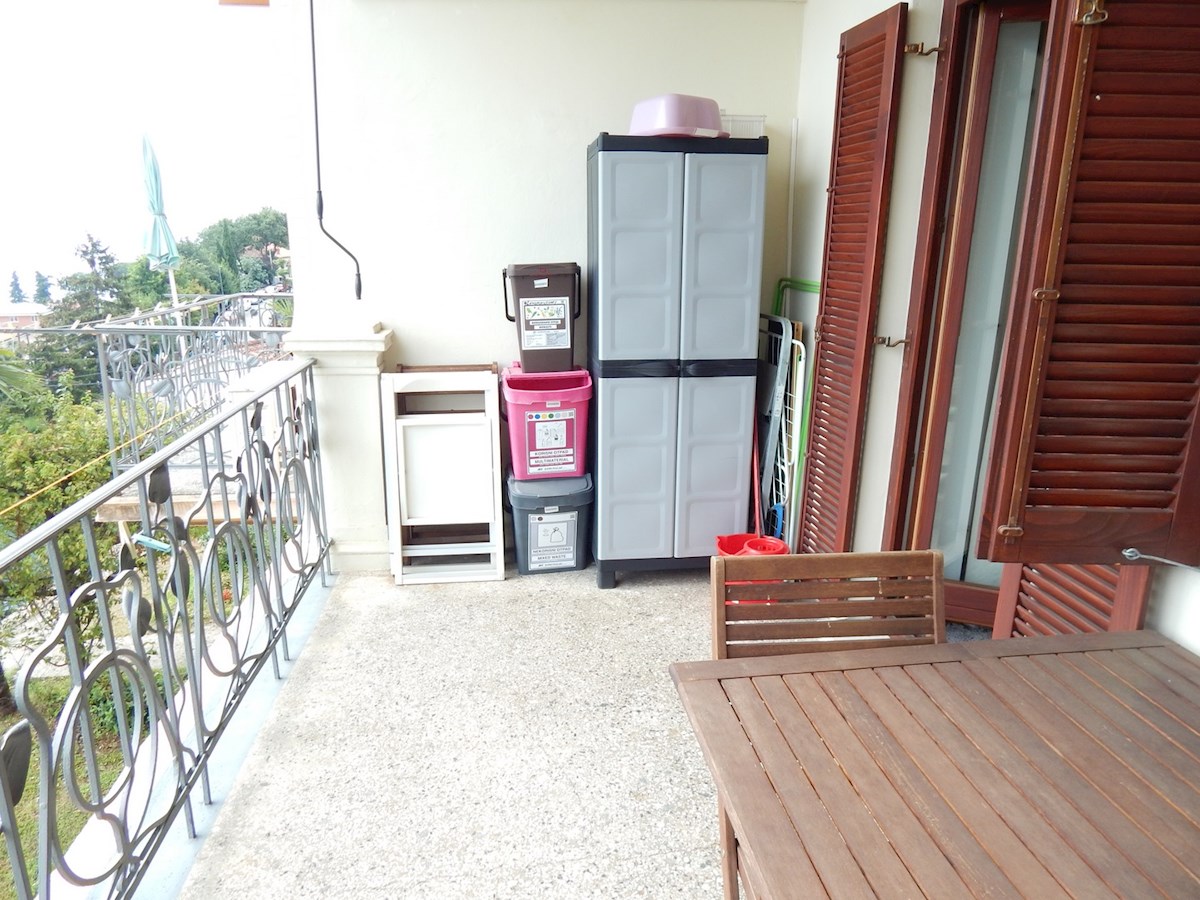 OPATIJA, apartma s teraso, 50 m od morja