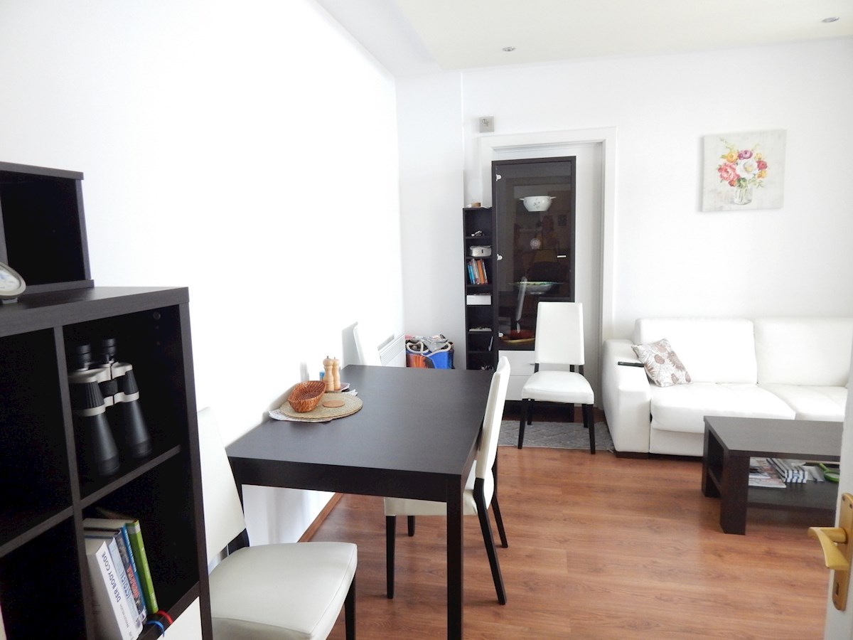 OPATIJA, apartma s teraso, 50 m od morja