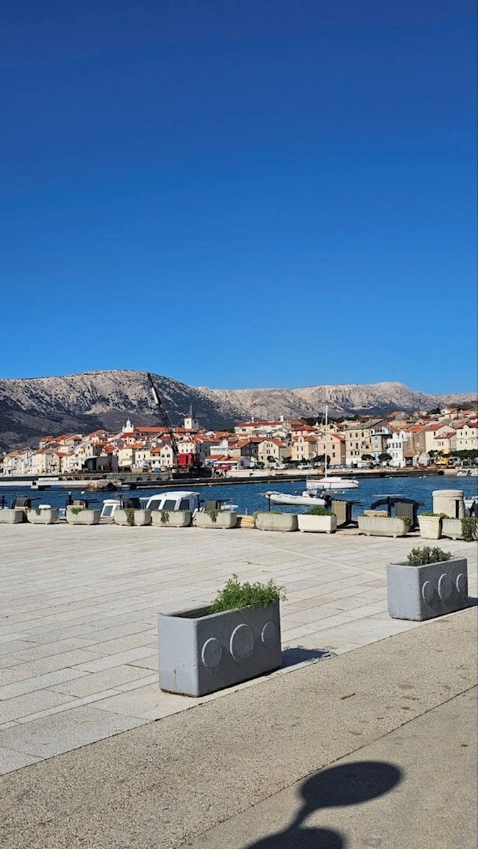 BAŠKA,hiša s 4 apartmajev